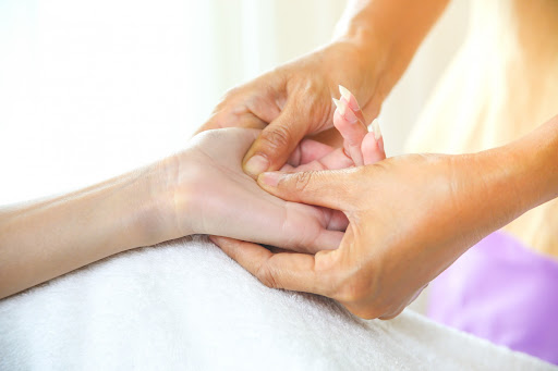 Dor nas mãos ao escrever Saiba o que pode ser